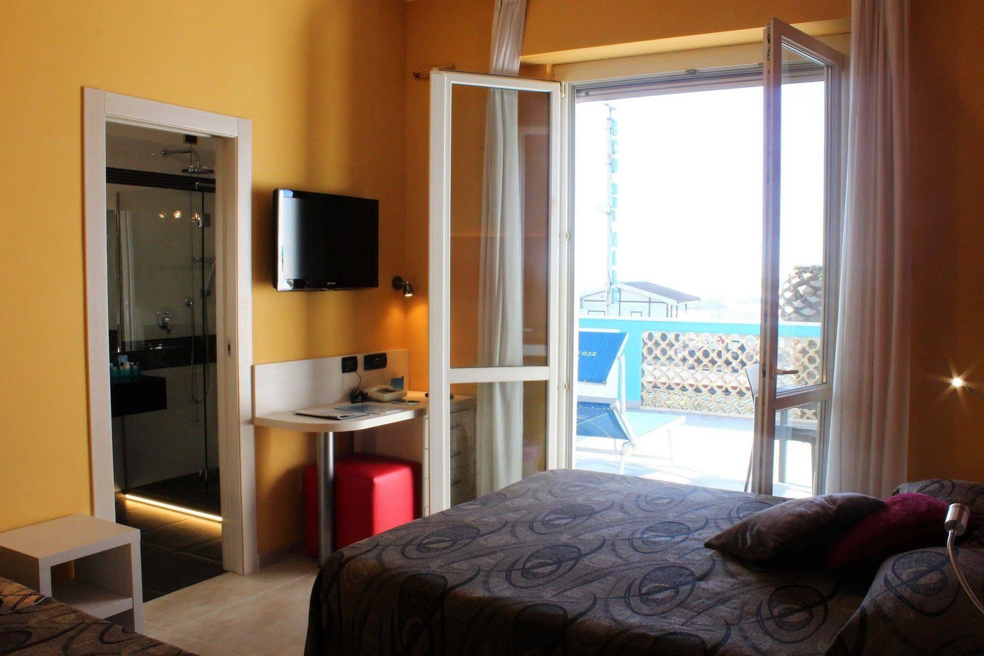 Hotel Eco Del Mare Marina di Massa Ngoại thất bức ảnh